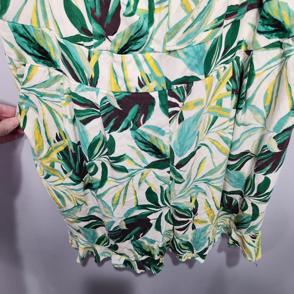 Torrid Challis Tie Front Ruffle Hem Painted Leaves Romper Size 2 - Picture 4 of 11